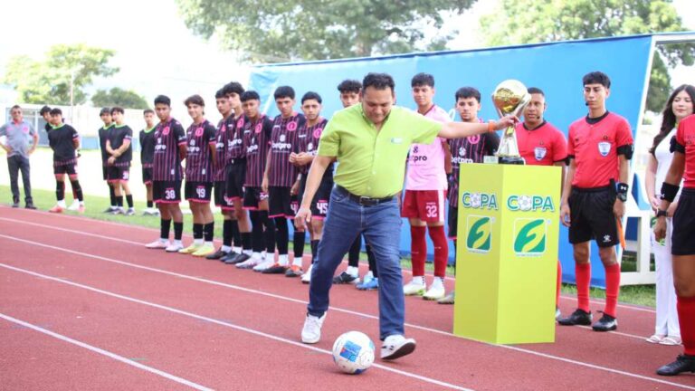 En el campeonato de la categoría Reserva, participan aproximadamente 288 jugadores provenientes de los equipos de la Primera División.