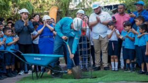 La DOM constrtuye el Complejo Educativo del cantón San Antonio Silva, San Miguel Centro, parte de Dos escuelas por día del presidente Bukele.