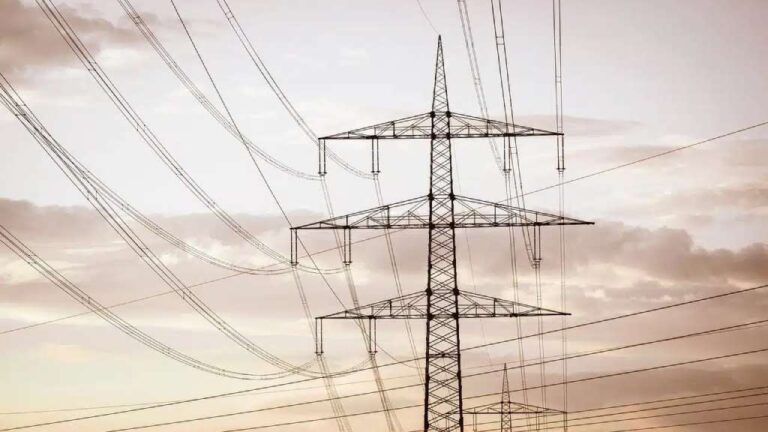 660 millones no tienen energía eléctrica y casi 2000 millones de personas dependerán de combustibles contaminantes para cocinar en 2030.