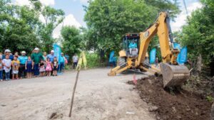 Se trata de un puente de 35 metros de largo por 9.60 de ancho, con acera peatonal, barandales, pasamanos y barreras metálicas.