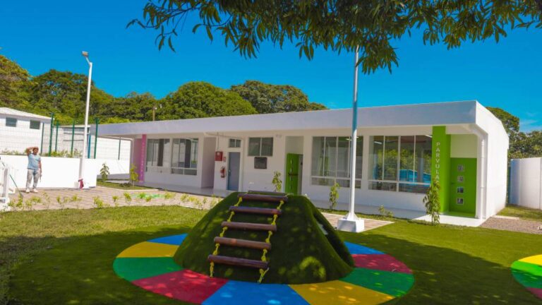 Como parte del programa “Dos Escuelas por Día”, el gobierno del presidente Nayib Bukele, ha entregado 17 centros educativos a nivel nacional.