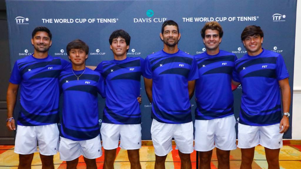 La selección está conformada por: Marcelo Arévalo, César Cruz, Diego Durán, Juan Carlos Fuentes, Gloria, y Donald Hall.