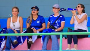 Un grupo de padres de atletas salvadoreños, se hizo presente en los escenarios de Managua, Nicaragua, en los X Juegos Codicader.