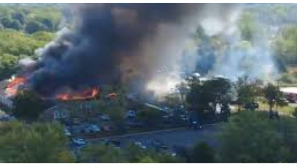 El tiroteo e incendio en la Iglesia mormona de Jesucristo de los Santos de los Últimos Días en Michigan, EEUU, dejó varias personas heridas.