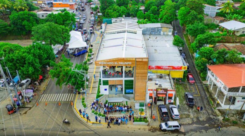 Alrededor de 12,000 habitantes, de El Triunfo, Sesori y distritos aledaños, cuentan con un moderno y digno mercado, construido por la DOM.