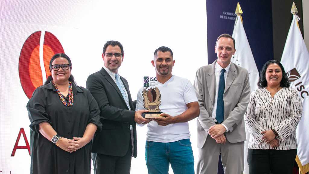 Cristian Arévalo, ganador "Catador Nacional 2025" representará a El Salvador en el World Cup Tasters, en Bangkok, Tailandia, en mayo de 2026.