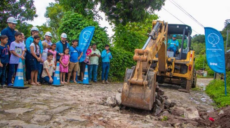 Se trata del mejoramiento 5.26 kilómetros de calle hacia el cerro Pando, Meanguera, Morazán Norte”, de 4 metros de ancho en promedio.