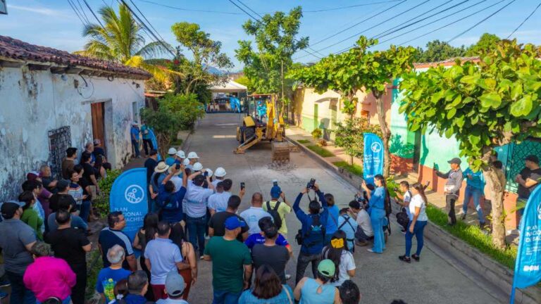 Serán renovados más de 1.3 kms de superficie de concreto hidráulico, 700 metros de superficie de asfalto y más de 300 metros de adoquín.