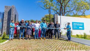 Este centro de salud, completamente amueblado, equipado con tecnología de vanguardia, garantiza atención médica cercana, digna y de calidad.
