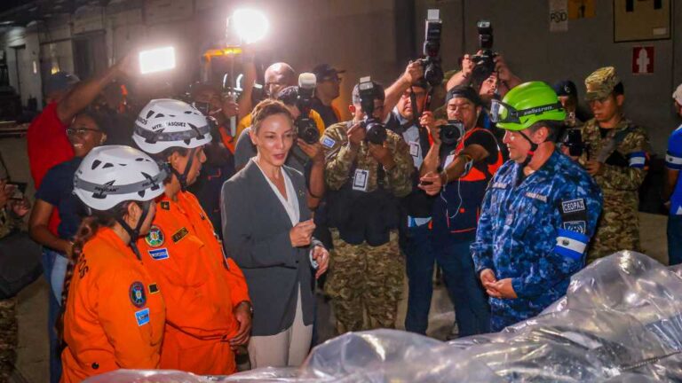 Este domingo, Jamaica recibió, en el Aeropuerto Norman Manley, la asistencia humanitaria enviada por el Gobierno del Presidente Bukele.