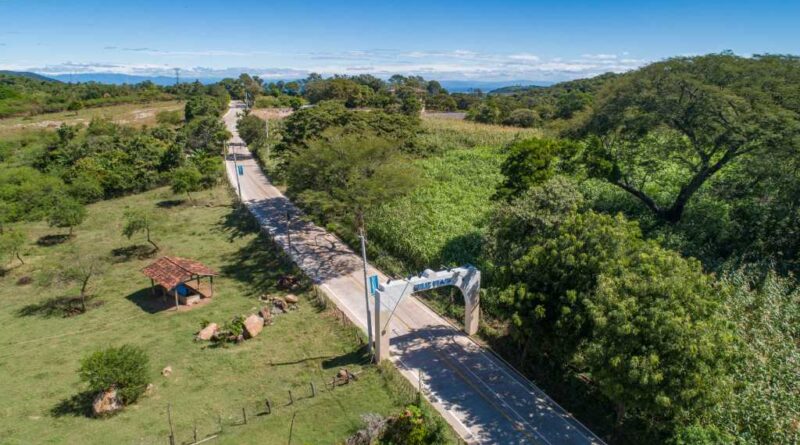 Los habitantes de los cantones El Aceituno y Alto El Roble, El Carmen, La Unión Sur, transitan por una calle moderna de 2.7 kms de concreto