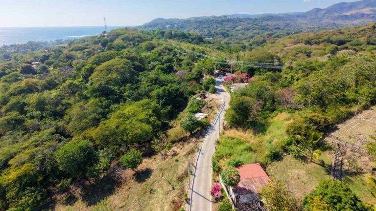 La obra fortalece Surf City, proyecto insignnia del presidente Nayib Bukele, y mejora la conectividad en la zona costera de la zona.