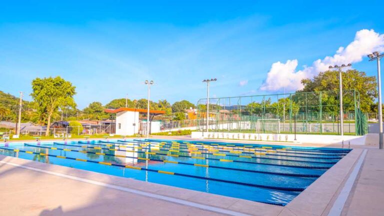 Los habitantes del distrito de El Congo, en Santa Ana Este, estrenaron el pasado fin de semana un moderno complejo deportivo.