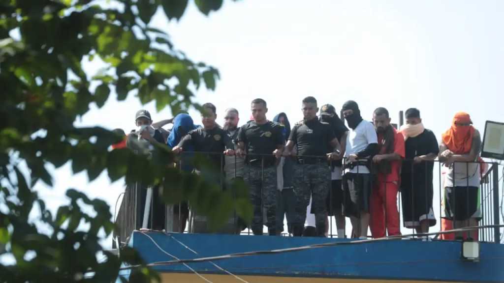 La escalada de violencia puso en jaque al sistema carcelario y obligó al Gobierno a desplegar un amplio operativo de seguridad.