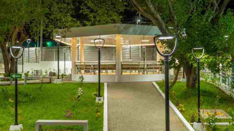 El cantón Cara Sucia, San Francisco Menéndez, Ahuachapán Sur, cuenta con un moderno parque central, luego de finalizadas las obras por la DOM