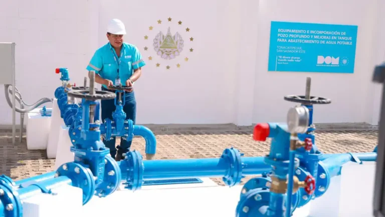 El sistema de agua potable número 16, finalizado por la DOM, fue entregado en el Distrito Italia, Tonacatepeque, San Salvador Este.