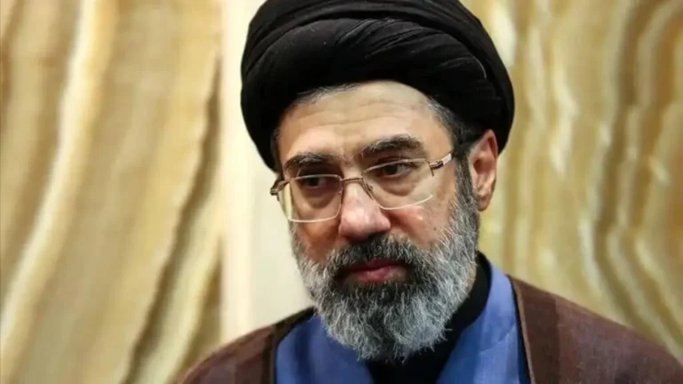 Mojtaba Khamenei, es el tercer líder supremo, desde la revolución islámica de 1979, después de Ruhollah Khomeini y su padre, Ali Khamenei