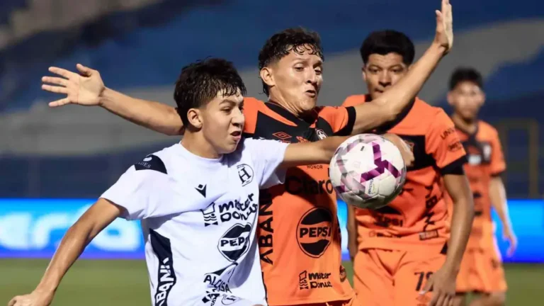 Tras derrotar 2-1 a Hércules,, CD Águila se coronó campeón del torneo Clausura 2026 Copa Chocovitos sub-17, en el Estadio Las Delicias.