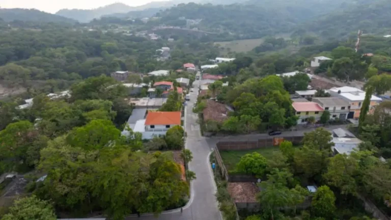 La calles de Corinto fueron renovadas por cuadrillas de la DOM, como parte de los proyectos del Gobierno del presidente Nayib Bukele.