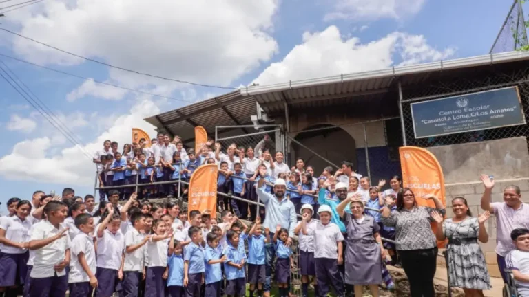 "Dos Escuelas por Día", ejecutado por la Dirección de Obras Municipales (DOM) construye Centro Escolar en Jujutla, Ahuachapán Sur