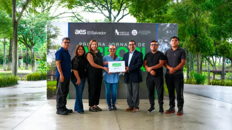 AES presentó los resultados de la primera jornada de Arboricultura en Acción para la restauración Integral de árboles del Parque Cuscatlán