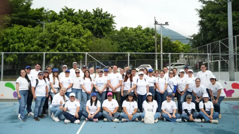 Las canchas deportivas del Centro Escolar de la colonia San Ramón en Mejicanos, intervenidas por Crecer, benefician a más de 800 estudiantes
