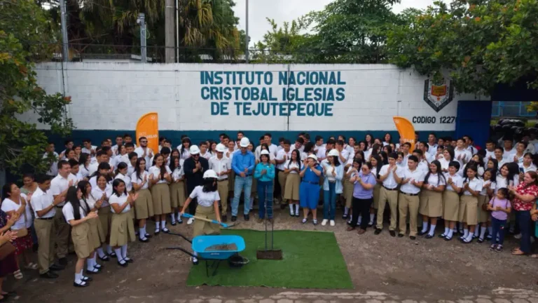 La DOM ini los trabajos de remodelación del Instituto Nacional Cristóbal Iglesias en el distrito de Tejutepeque, municipio de Cabañas