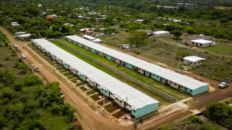 El gobierno del presidente Nayib Bukele, entregó viviendas a 52 familias del proyecto El Milagro, cantón San Julián, Acajutla, Sonsonate Oeste