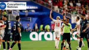 El arbitro salvadoreño expulsó al paraguayo Miguel Almirón por cubrirse la boca mientras se dirigía a un rival en el partido Turquía-Paraguay