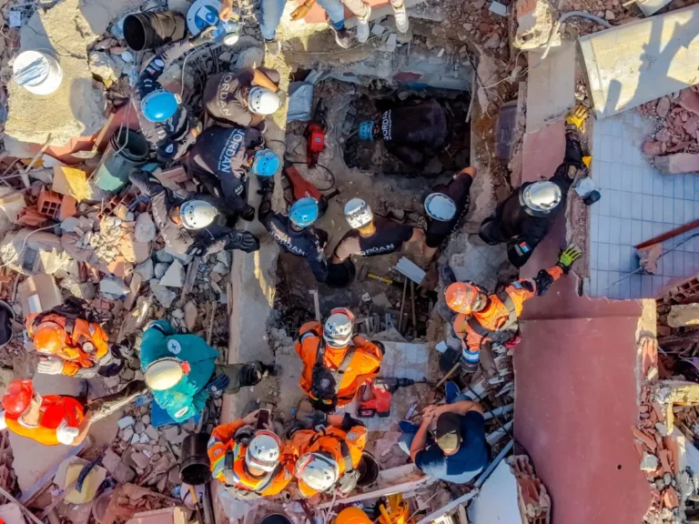 Contingente salvadoreño enfrenta complicaciones en rescate que suma 58 horas