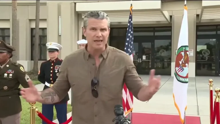 Pete Hegseth, secretario de Guerra de EEUU, pasó de percibir ingresos millonarios en Fox News a un salario anual cercano a 246.000 dólares.