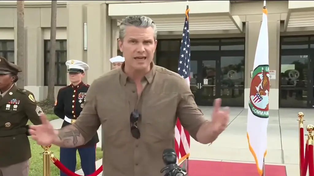 Pete Hegseth, secretario de Guerra de EEUU, pasó de percibir ingresos millonarios en Fox News a un salario anual cercano a 246.000 dólares.