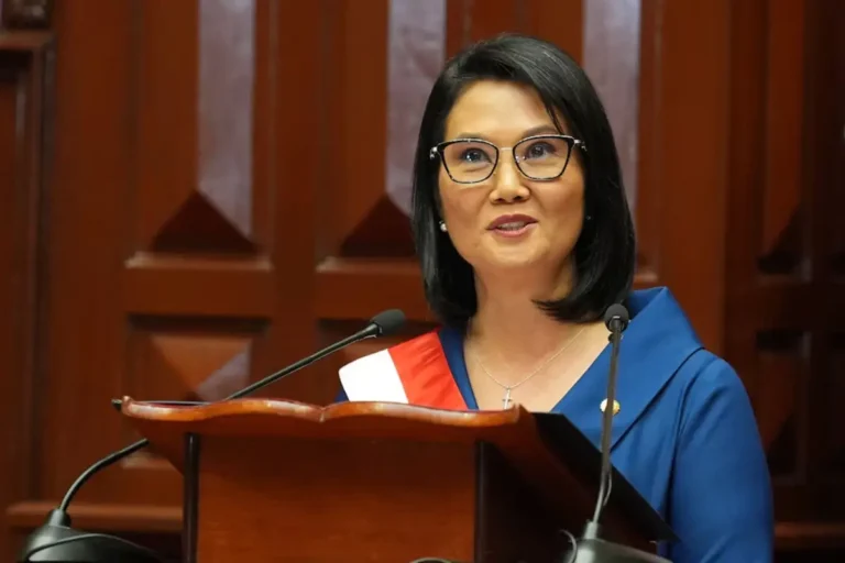 Keiko Fujimori juramenta como presidenta de Perú