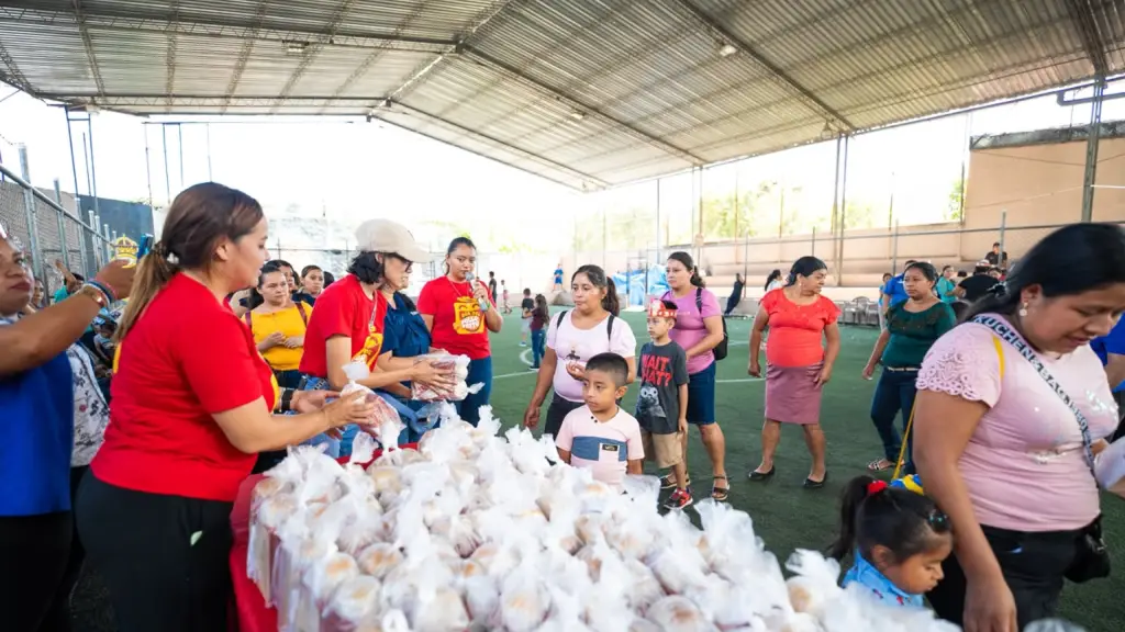 En el marco del Día Mundial del Pollo Frito, FUSAL y una una cadena de restaurantes reafirman su compromiso con las comunidades.