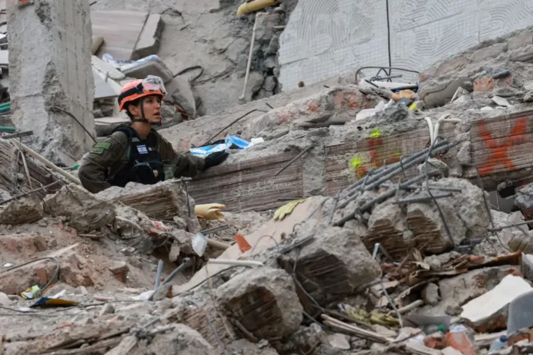 Aumenta a 294 la cifra de muertos por terremoto en Colombia y 320 siguen desaparecidos